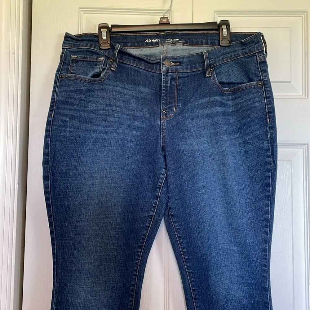 Women's 14 short Old Navy Original mid rise Jeans Medium wash taper leg spandex